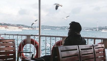 中芯国际:拟发行股份购买中芯北方49%股权 股票明天复牌