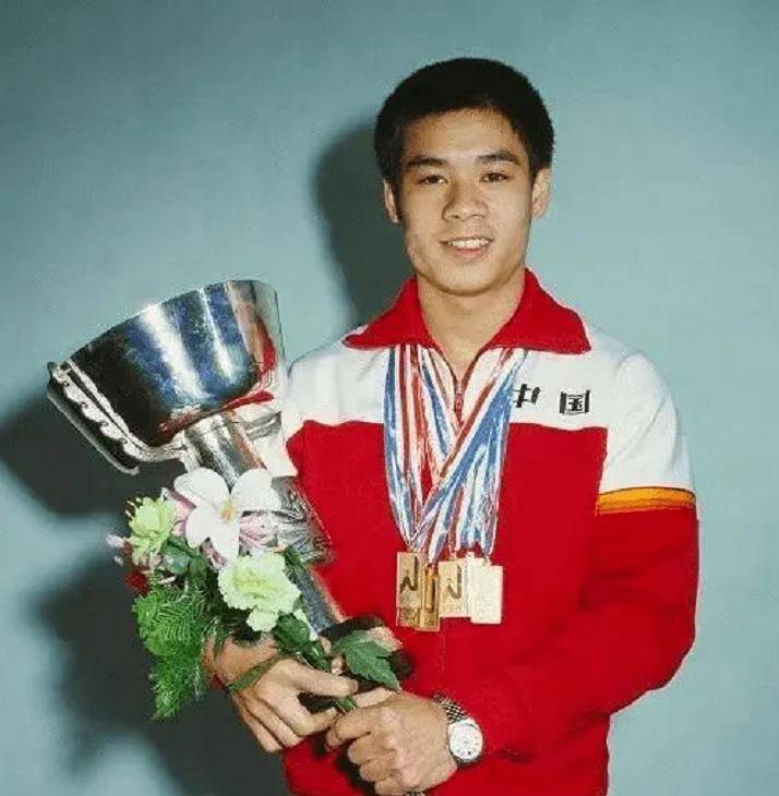 李宁与儿子、女儿合照：22岁儿子帅气，身高超李宁，女儿美丽可爱