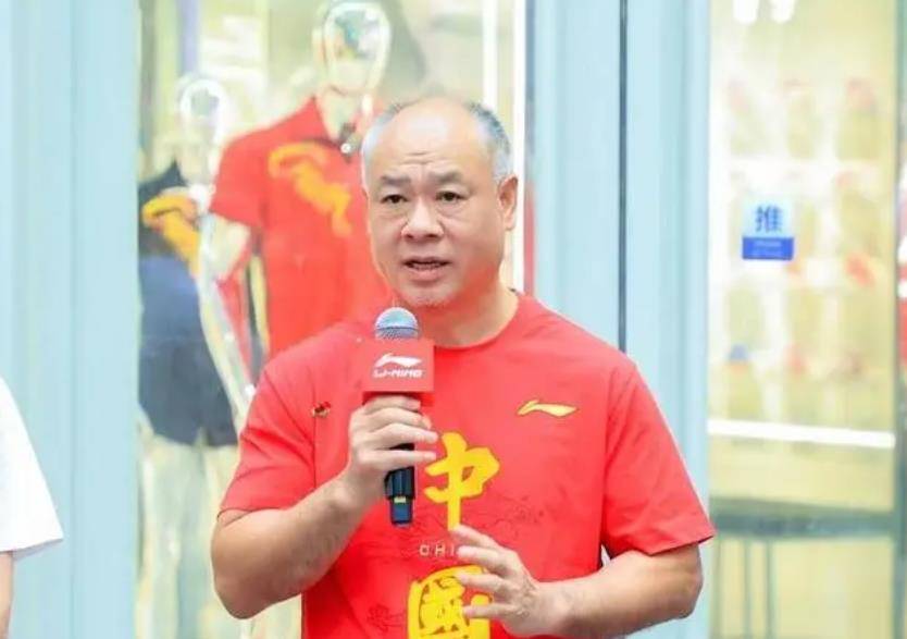 李宁与儿子、女儿合照：22岁儿子帅气，身高超李宁，女儿美丽可爱