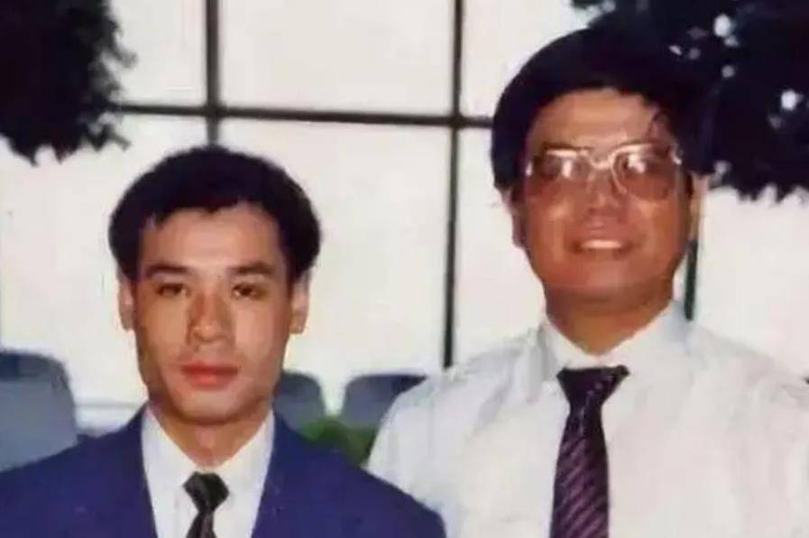 李宁与儿子、女儿合照：22岁儿子帅气，身高超李宁，女儿美丽可爱