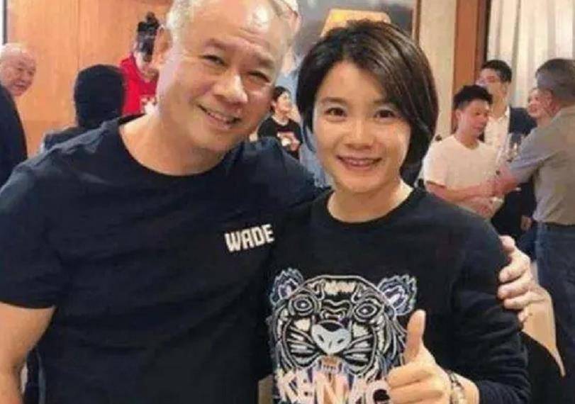 李宁与儿子、女儿合照：22岁儿子帅气，身高超李宁，女儿美丽可爱