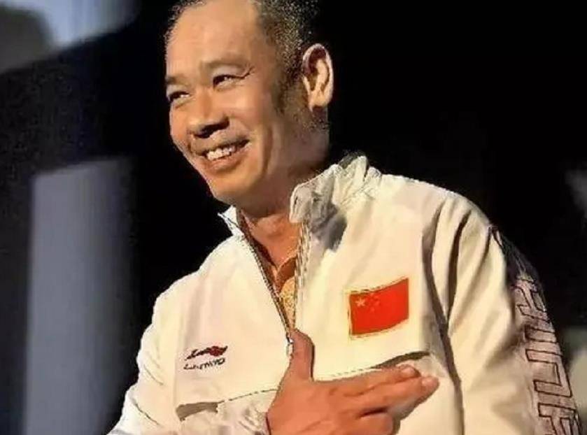 李宁与儿子、女儿合照：22岁儿子帅气，身高超李宁，女儿美丽可爱