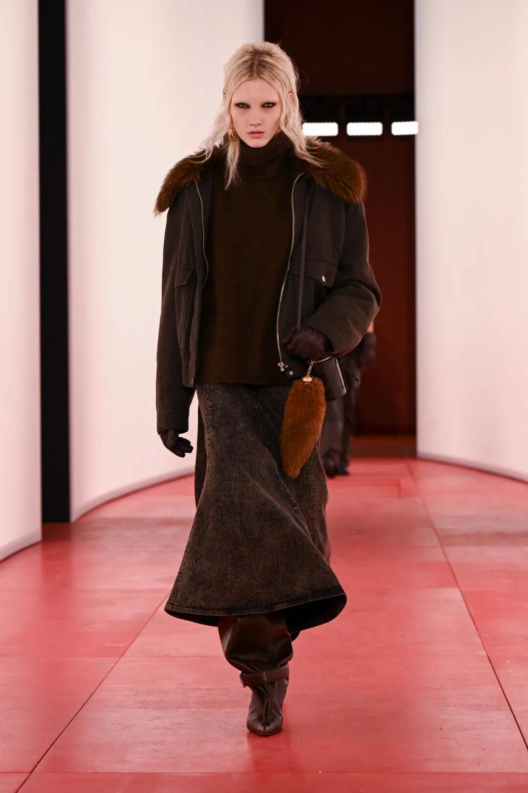 阔别七年重返T台的H&M,终于暴露野心了