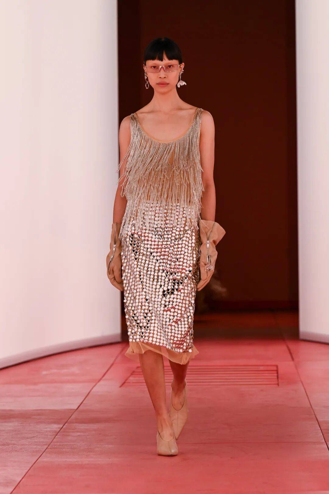 阔别七年重返T台的H&M,终于暴露野心了